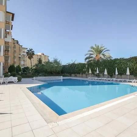 Titan Garden Ultra 4* Konaklı